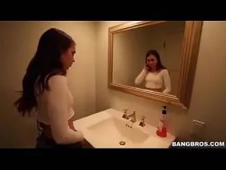 Prima data isi fute iubita apoi trebuie sa se futa in trei si cu masa