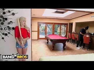 Laura fute un hot ce a intrat in casa ei