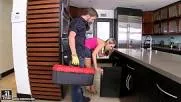 Cand are nevoie de pula apeleaza la un vecin reparator