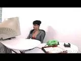 Secretara porno in lenjerie rosie face sex in birou