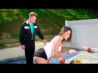 Vecina ta care joaca basket vrea pula in gaoz
