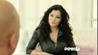 Milf bruneta este foarte mandra de cum arata trupul ei