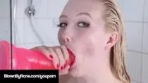 Filmr.xxl cu o blonda ce isi baga in pizda o jucarie
