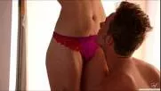 Femeia sexi se gandeste la cat de bine se simte cand are orgasm