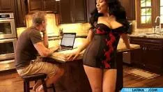 Doamna milf se bucura de pula lui mare