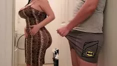 Fiul vitreg dependent de filme porno isi fute mama vitrega