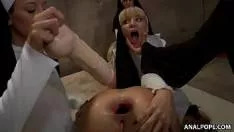 Maicutele Se Masturbeaza Cu O Pula De Cauciuc - Filme Porno
