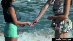 Se cunosc pe plaja si ajung sa se futa