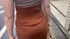 O ia de pe strada si o duce la el acasa sa faca sex cu ea