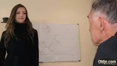 Tipa Trecuta De Varsta I Accepta Usor Sa Fie Fututa De Un Adolescent De 22 Ani