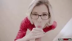 Tarfa blonda care isi da jos chiloteii dupa ce a servit cateva pahare de vin - Cory Chase