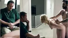 Trage la muie unei fete sexy care adora sperma