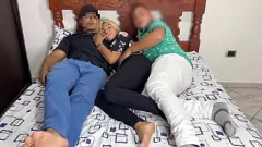 Skinny Latina GF în blugi devine anal dur și muie