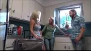 Iulian s-a combinat cu o blonda tatoasa dar trebuie sa se futa cu doua