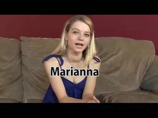 Daniela o suge bine si primeste cadou sperma pe fata